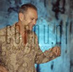 15-08-2002 Rob de Nijs at studio in Amsterdam, August 15, 2002.

[keywords]Posed, Smiling[/keywords]